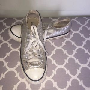 2/$10 Woman’s size 7 converse